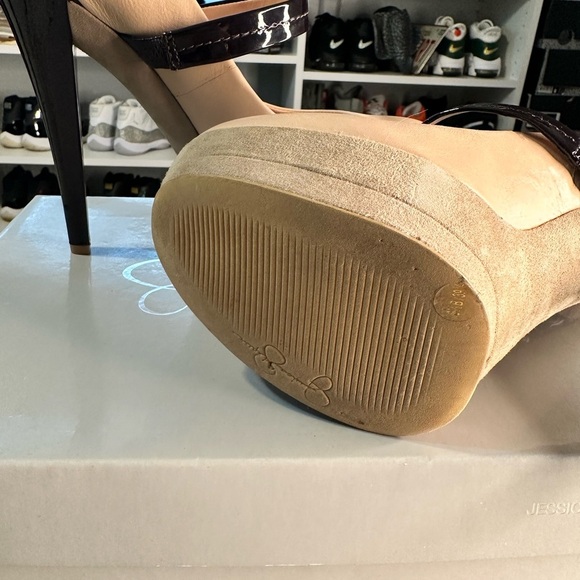 Women’s Jessica Simpson 6 inch heels. Size 9.5. Minor wear. - Picture 2 of 3